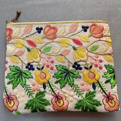 未使用　インド刺繍 ポーチ　花柄 の画像