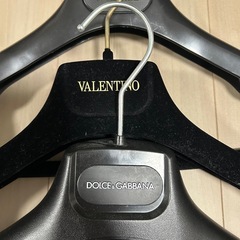 【まとめて】ハイブランドハンガー3本＋コーチ　衣装袋 　VALENTINO VERSACE DOLCE& GABBANAの画像