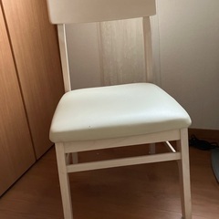 白い椅子
