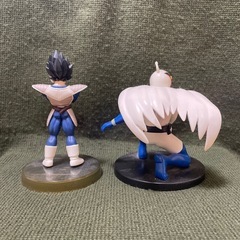 フィギュア4体の画像