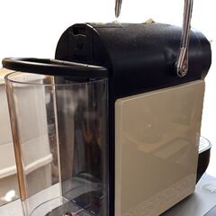 ネスプレッソ．コーヒーメーカー D60C  0.7Lの画像