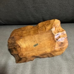 木製　木彫りの物入れの画像