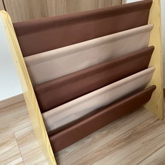 絵本ラックの画像
