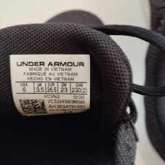 アンダーアーマー 美品 23.0cm スニーカーの画像