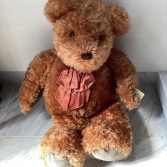 大きめのクマのぬいぐるみの画像