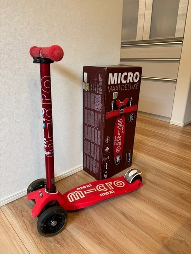 MICRO MAXI DELUXE レッド キックボード LED