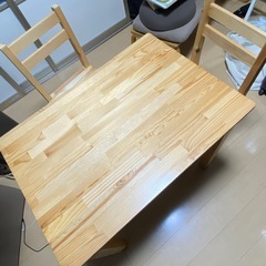 ダイニングテーブルと椅子セット