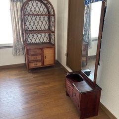 【苫小牧】鏡、ふすま、台など画像に写っているもの譲りますの画像