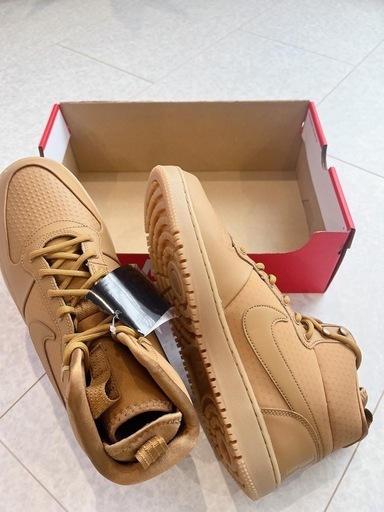 新品NIKEコートボローミッド