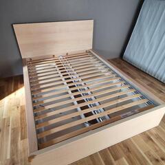 IKEAのダブルベッドフレーム
