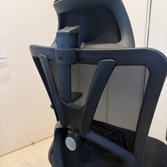 オフィスチェア 黒 人間工学椅子 130度リクライニングの画像