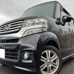 Bluetoothナビ付き☆月々1.2万円〜分割払い可❗️ 車検2年付き！【名義変更代込み】大人気☆ホンダ N-BOXカスタム☆ステアリングスイッチ付き☆走行中DVD見れます☆便利なバックカメラ付き☆電動スライドドア♪ドラレコ付き☆スマートキー☆フルオートエアコン☆そのまま乗って帰れます❗️の画像