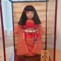 ガラスケース付・市松人形の画像