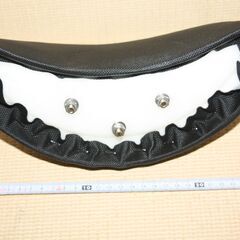 バックレストクッション 固定台座付き 汎用 未使用品の画像