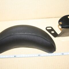 バックレストクッション 固定台座付き 汎用 未使用品の画像