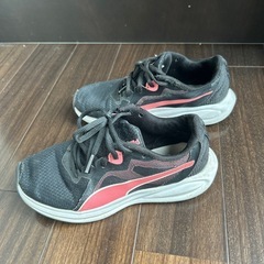 プーマPUMAスニーカー　22.0センチの画像