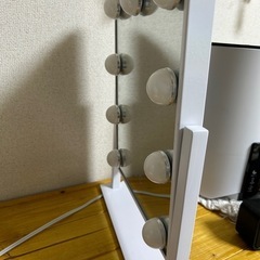 LEDライト付き鏡　卓上ミラー 女優ミラー LEDミラーライトは3色　の画像