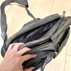 軽くてポケット９箇所な　ショルダーバッグの画像