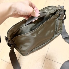 軽くてポケット９箇所な　ショルダーバッグの画像