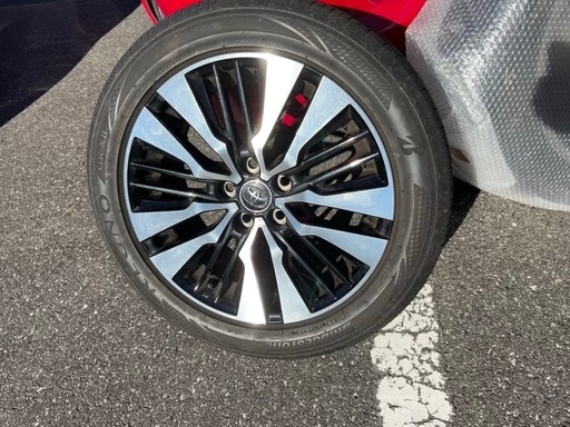 アルファード30系　高級感、ホイール付きタイヤ