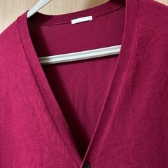 制服の羽織にも♦️スクールカーディガン♦️ワイン色GUメンズMレディースMくらい♦️美品服上着の画像