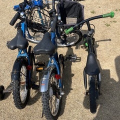 幼児用自転車2台とストライダー