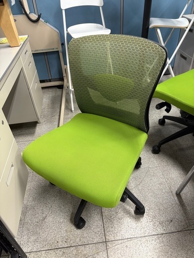 6番【在庫2脚】ライムグリーン肘なしチェア 事務用品 オフィス 椅子