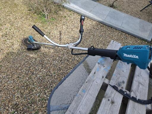 マキタ　芝刈り機　18V