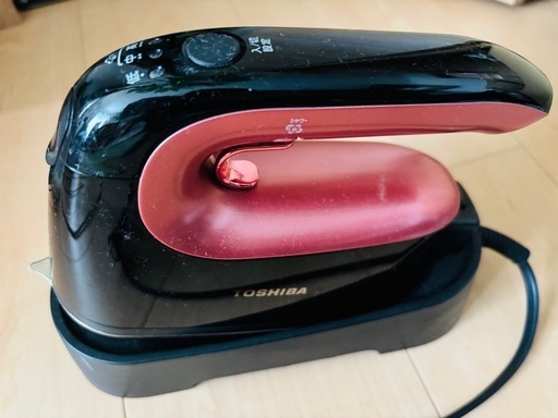 TOSHIBA コードレス衣類スチーマーTAS-X5