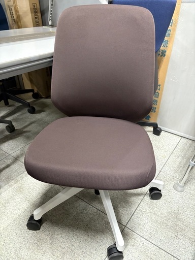 5番 イトーキ ブラウン肘なし布チェア オフィス 事務椅子