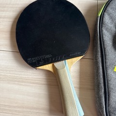 andro卓球ラケットと袋の画像