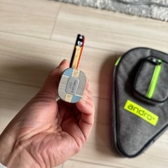 andro卓球ラケットと袋の画像