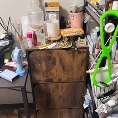 3段の組み立て式キャビネットです