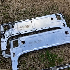 TOYOTA純正　ナンバーフレームの画像