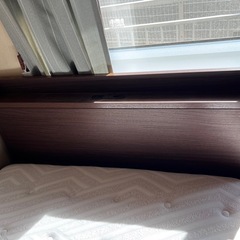 まだ買って間もないベッドとマットレスの画像