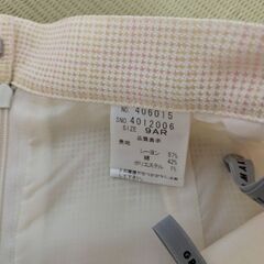 春物　薄いピンクの上品なスカートの画像