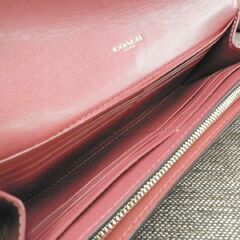 COACH 長財布 F54022 PK コーチ スナップ式 シグネチャー スリム エンベロープ メタルロゴ付 ピンク×ダークブラウン　西岡店の画像