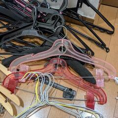 【取引中】いろいろなハンガー　洗濯バサミの画像