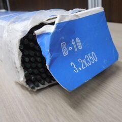 FAMILIARC B-10 3.2×350㎜ 5㎏ 神鋼 溶接棒 薄・中板の溶接用 φ3.2㎜×350㎜ 金属の溶接作業用 中古 苫小牧西店の画像