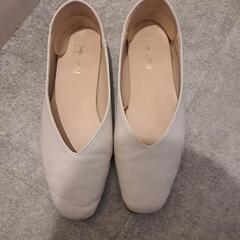 パンプス　白
