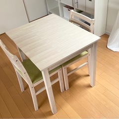 テーブル