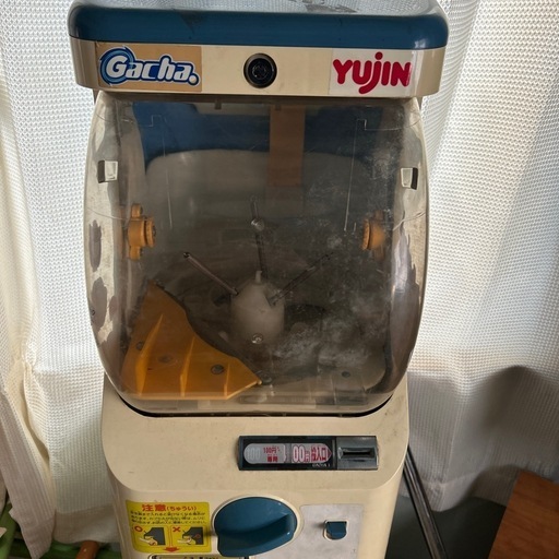 ガチャガチャ本体