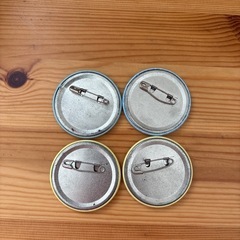 お文具さん 缶バッジの画像