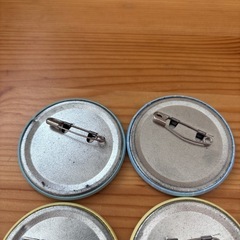 お文具さん 缶バッジの画像