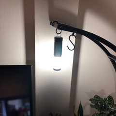 LED ランタン 充電式 キャンプ ライト 吊り下げ 懐中電灯 小型 Type-C充電 マグネット式 2色4モード調光 LEDライトの画像