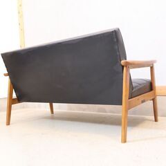 人気のカリモク60よりKチェアー 2シーターです！北欧スタイルのレトロなデザインが魅力のコンパクトな2人掛けソファー♪カフェスタイルやヴィンテージテイストにおススメのおしゃれなデザインです♪の画像