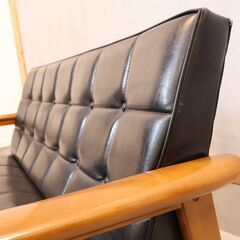 人気のカリモク60よりKチェアー 2シーターです！北欧スタイルのレトロなデザインが魅力のコンパクトな2人掛けソファー♪カフェスタイルやヴィンテージテイストにおススメのおしゃれなデザインです♪の画像