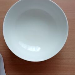 【無料】Φ20cm、深さ8㎝☆陶器の白ボウル