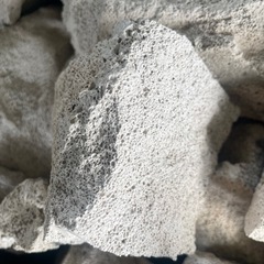 無料で差し上げます　軽量気泡コンクリートALCの粉砕ガラ　埋め立て用軽石の画像