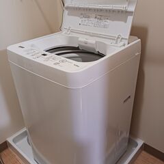 冷蔵庫、洗濯機、簡易ベッドの画像